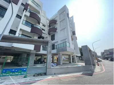 嘉義東區公園全新華廈+平面車位(預售) - 988house 巨亨房屋網